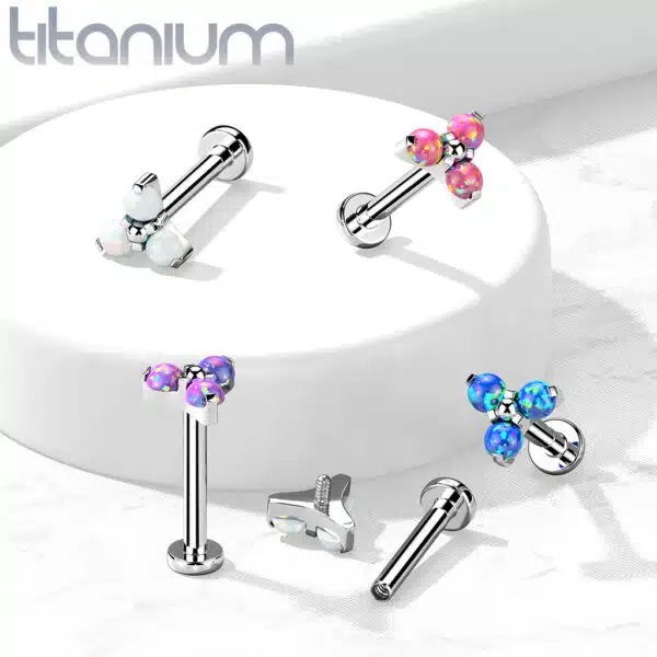 Titanium intern geschroefde labret piercing met 3 opaal balletjes - Afbeelding 4