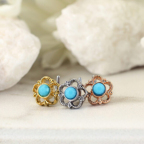Neus stud piercing bloem filigraan met een turquoise steen - Afbeelding 2