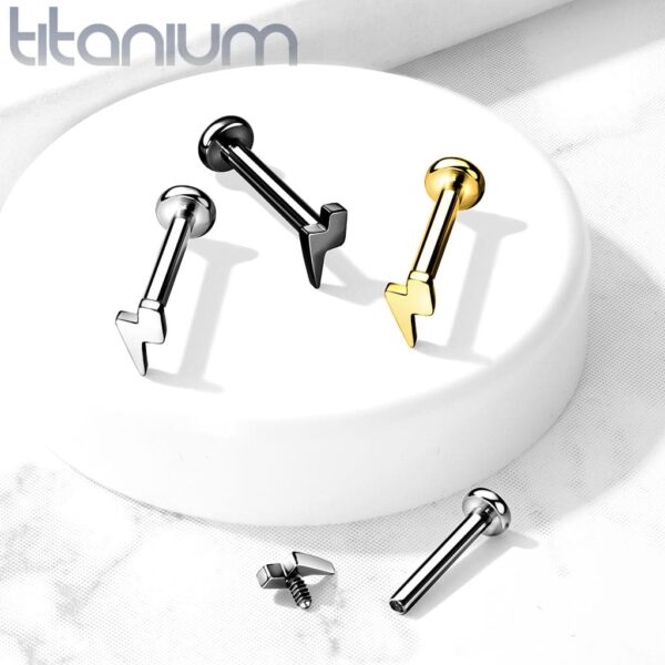 Intern geschroefde labret piercing van titanium met platte bliksem top - Afbeelding 5