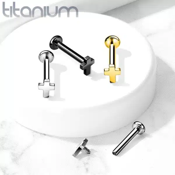 Intern geschroefde labret piercing van titanium met plat kruisje - Afbeelding 5