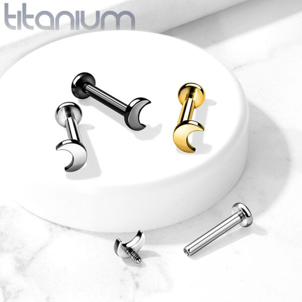 Intern geschroefde labret piercing van titanium met maan top - Afbeelding 5