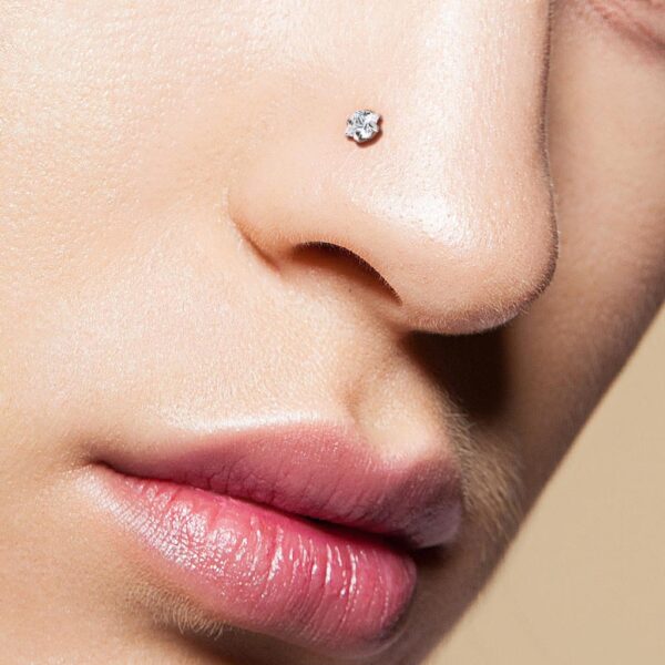Titanium neus stud piercing met helder vierkant prong-set - Afbeelding 3