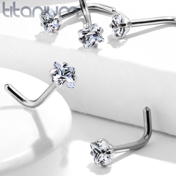 Titanium neus stud piercing met helder vierkant prong-set - Afbeelding 4