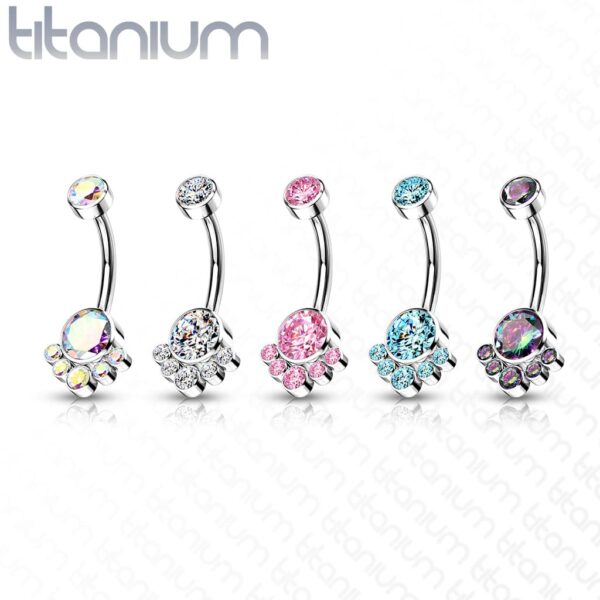 Titanium navelpiercing met tros van CZ stenen intern geschroefd - Afbeelding 3