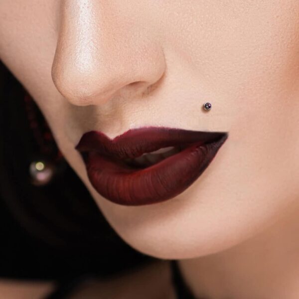 Intern geschroefde labret piercing van titanium met kristal in verschillende kleuren - Afbeelding 4