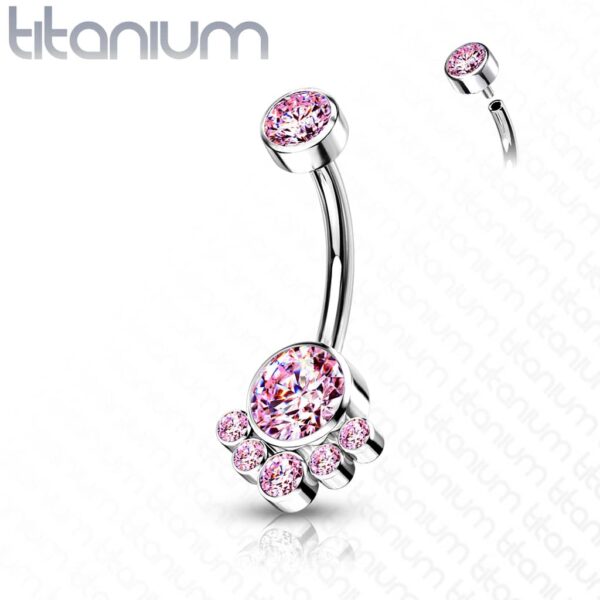 Titanium navelpiercing met tros van CZ stenen intern geschroefd - Afbeelding 8