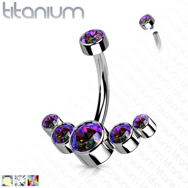 Titanium navelpiercing met curve van 5 CZ stenen intern geschroefd