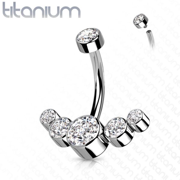 Titanium navelpiercing met curve van 5 CZ stenen intern geschroefd - Afbeelding 7