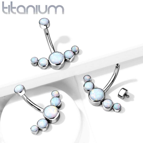Titanium navelpiercing met curve van 5 opaal stenen intern geschroefd - Afbeelding 4