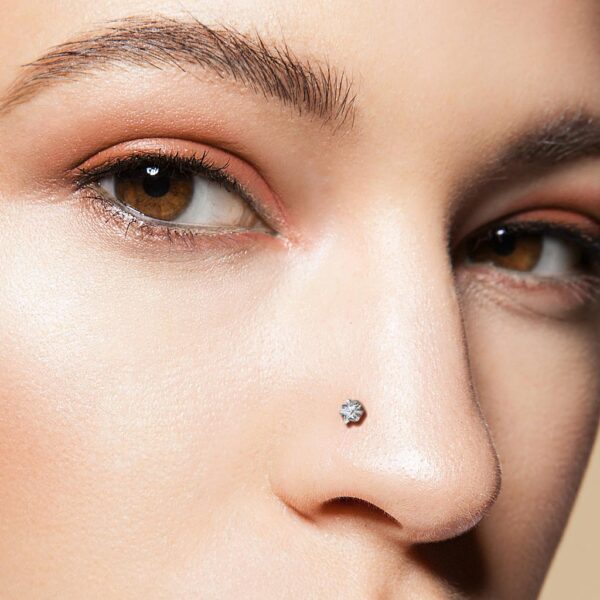 Titanium neus stud piercing met helder sterretje prong-set - Afbeelding 3
