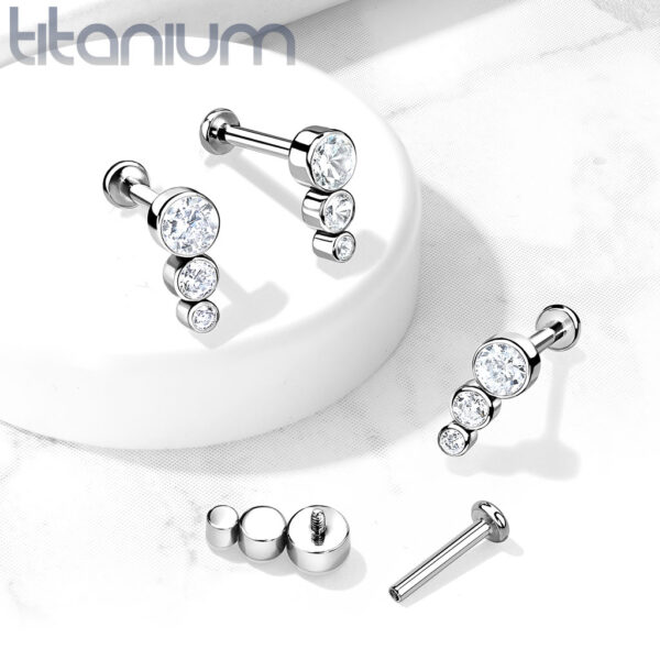 Titanium labret piercing  met 3 aflopende cz steentjes - Afbeelding 4