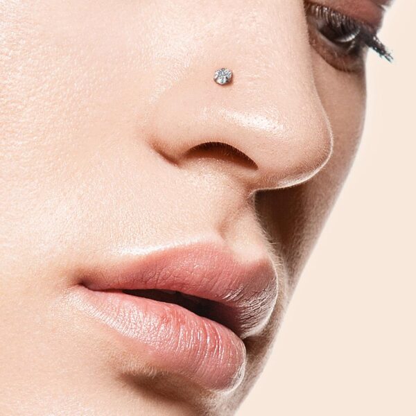 Titanium neus stud piercing met helder hartje prong-set - Afbeelding 3