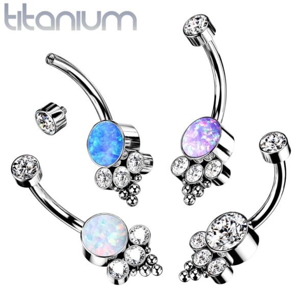 Titanium navelpiercing met opaal/CZ en tros van CZ stenen