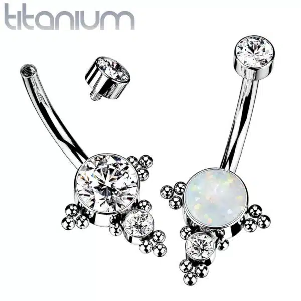 Titanium navelpiercing met opaal/CZ en tros van CZ trosjes