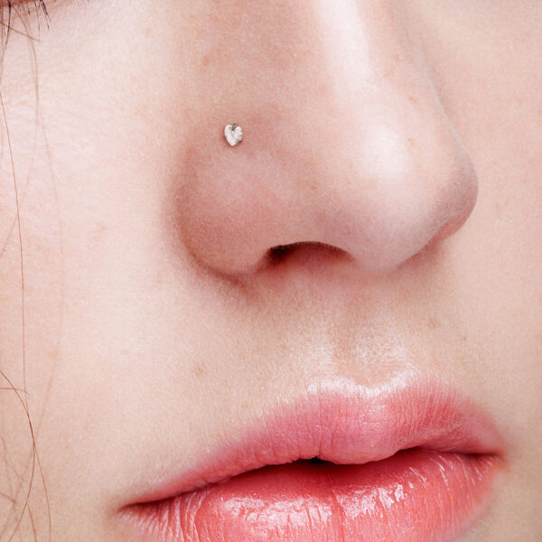 Neus screw piercing met helder hart CZ prong-set - Afbeelding 8