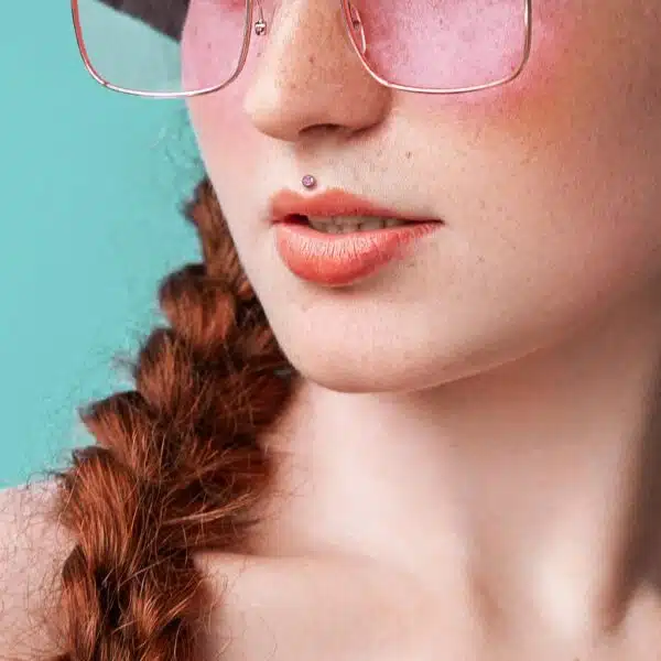 Titanium Threadless Push in Labret met CZ steentje in verschillende kleuren - Afbeelding 2