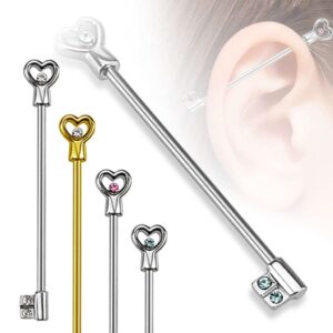 Industrial piercing in de vorm van een sleutel met hartje