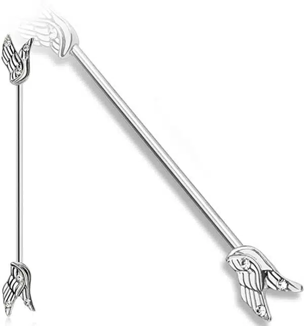 Industrial piercing met engel vleugels met CZ steen