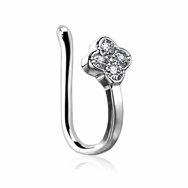 Neuspiercing met clip-on en heldere kristallen