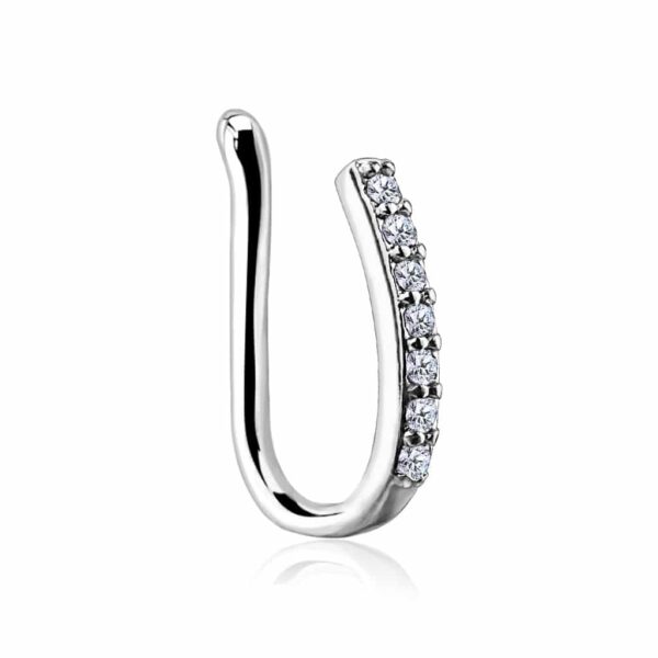 Neuspiercing met clip-on en heldere rij kristallen